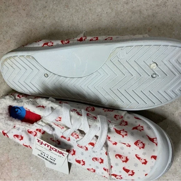Isaac Mizrahi White and Red Patterned Sneakers - Picture 3 of 3